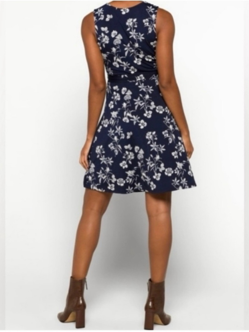 41 Hawthorn Navy and White Floral Faux Wrap Dress - Size: Medium - Picture 9 of 10